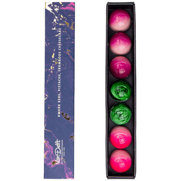 bonbons in de smaken kwark kers, pistache en framboos cheesecake