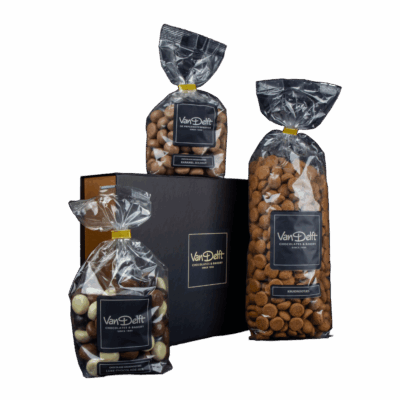 Sinterklaas geschenk met 500gr naturel, luxe mix en karamel zeezout kruidnoten